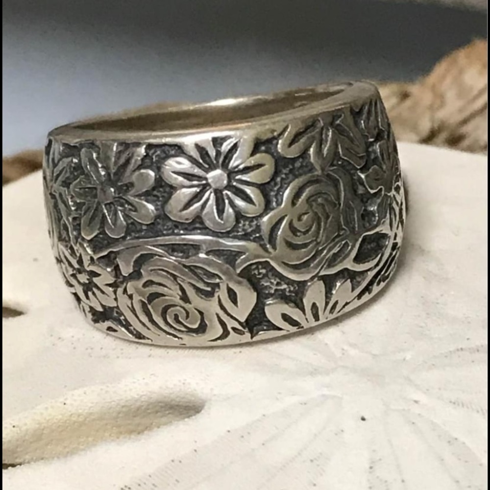 Silpada etched flower ring.